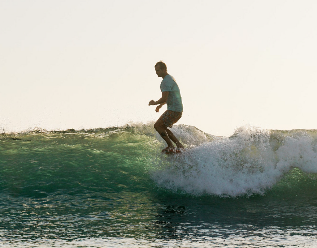 Which airlines allow longboard surfboards?